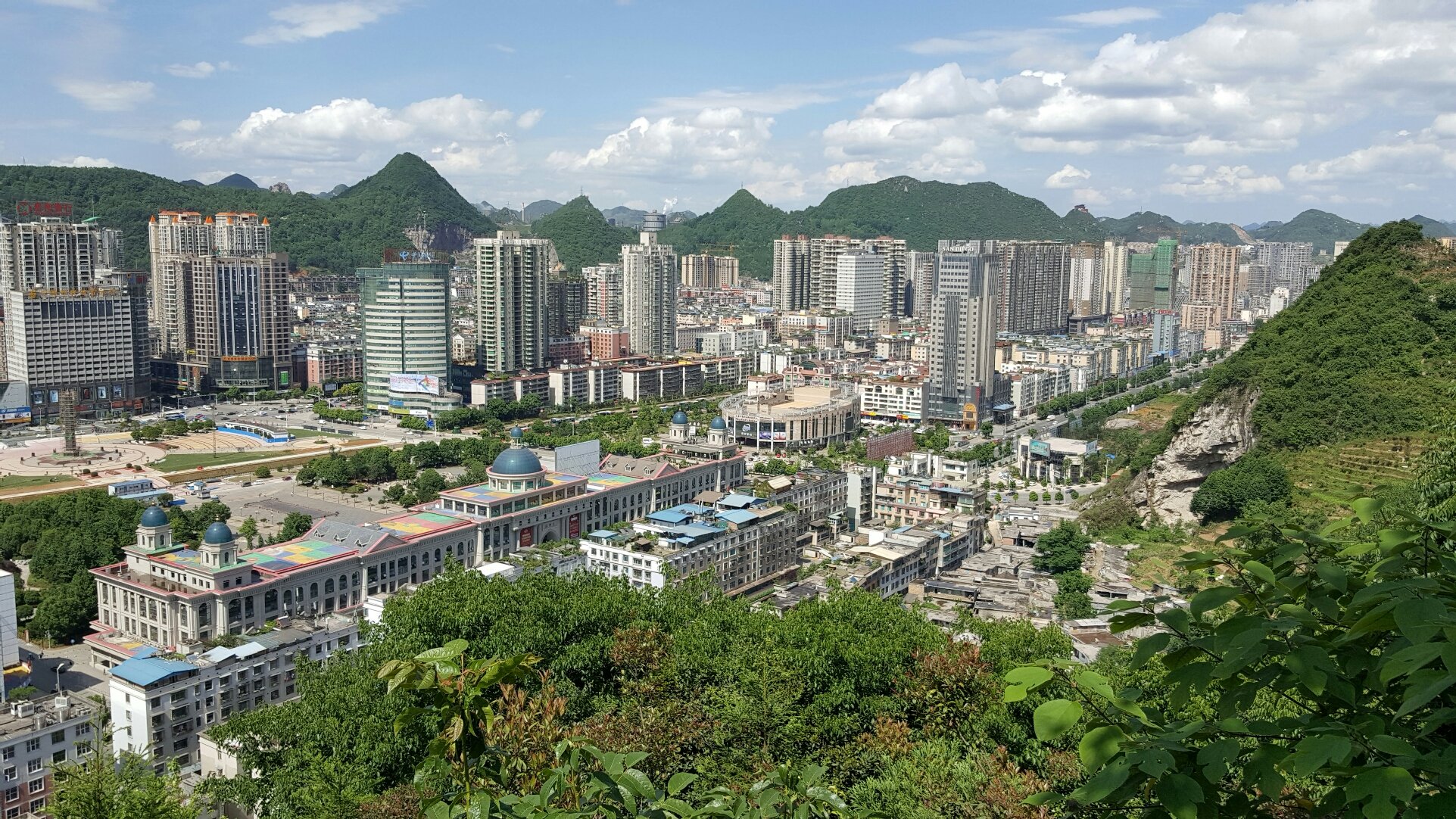 貴州省六盤水市鐘山區(qū)沿河街靠近六盤水市國(guó)家稅務(wù)局